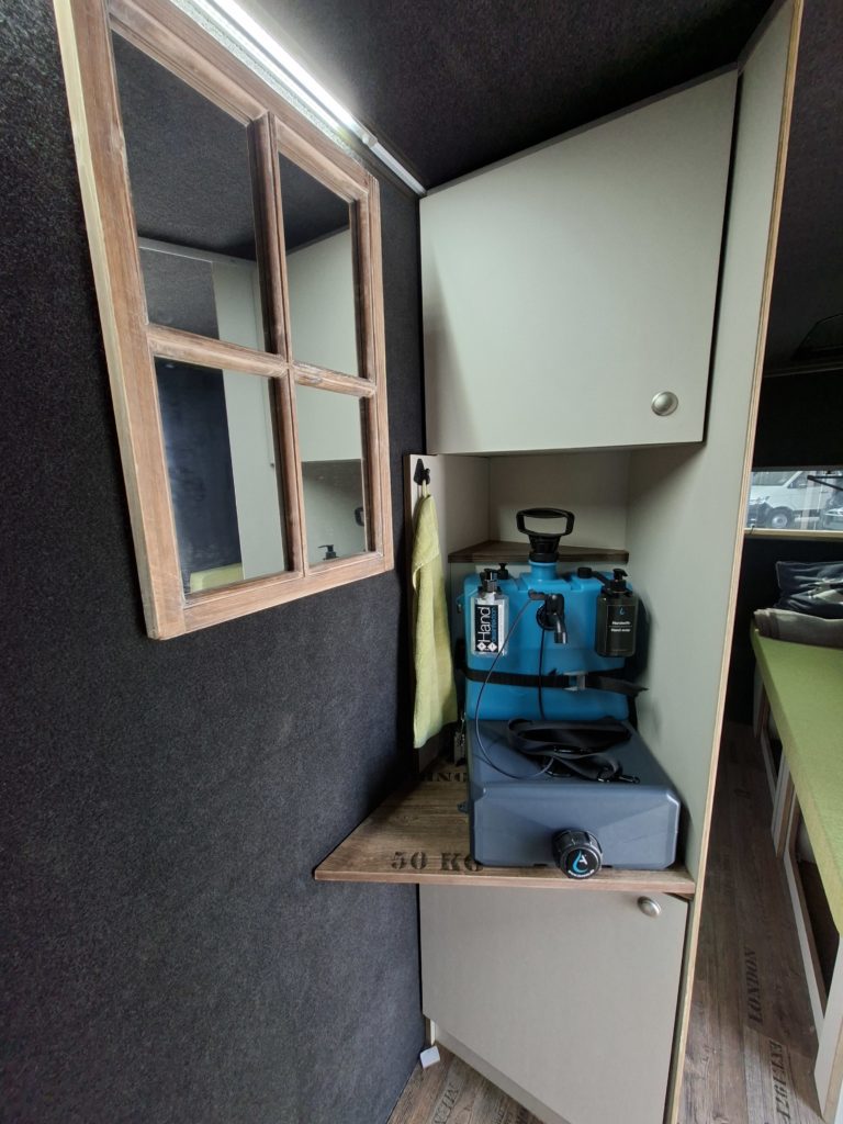 Wohnkanzel aus isoliertem Sandwichmaterial Hygienestation
