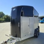 Ifor Williams HBX 511 schwarz vorne links
