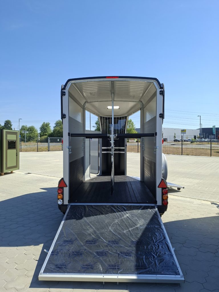 Ifor Williams HBX 506 alles offen