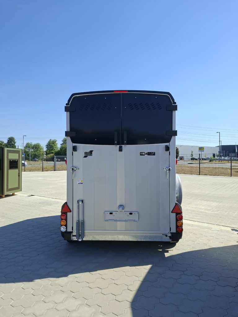 Ifor Williams HBX 506 hinten geschlossen