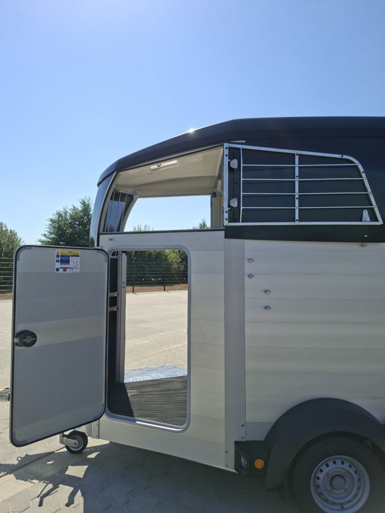 Ifor Williams HBX 506 linke Seite