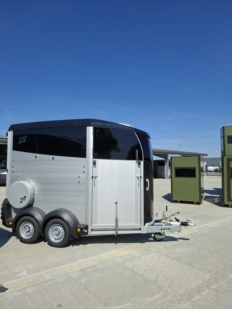 Ifor Williams HBX 506 rechte Seite