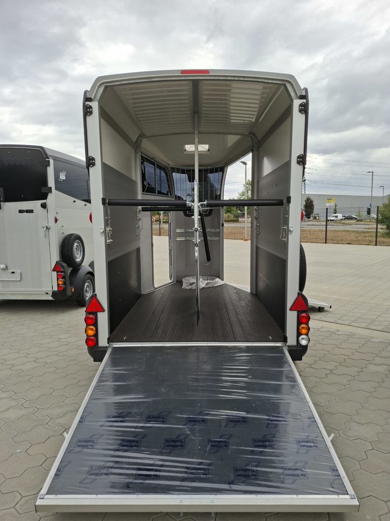 Ifor Williams HBX 506 silber alles offen