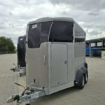 Ifor Williams HBX 506 silber vorne links