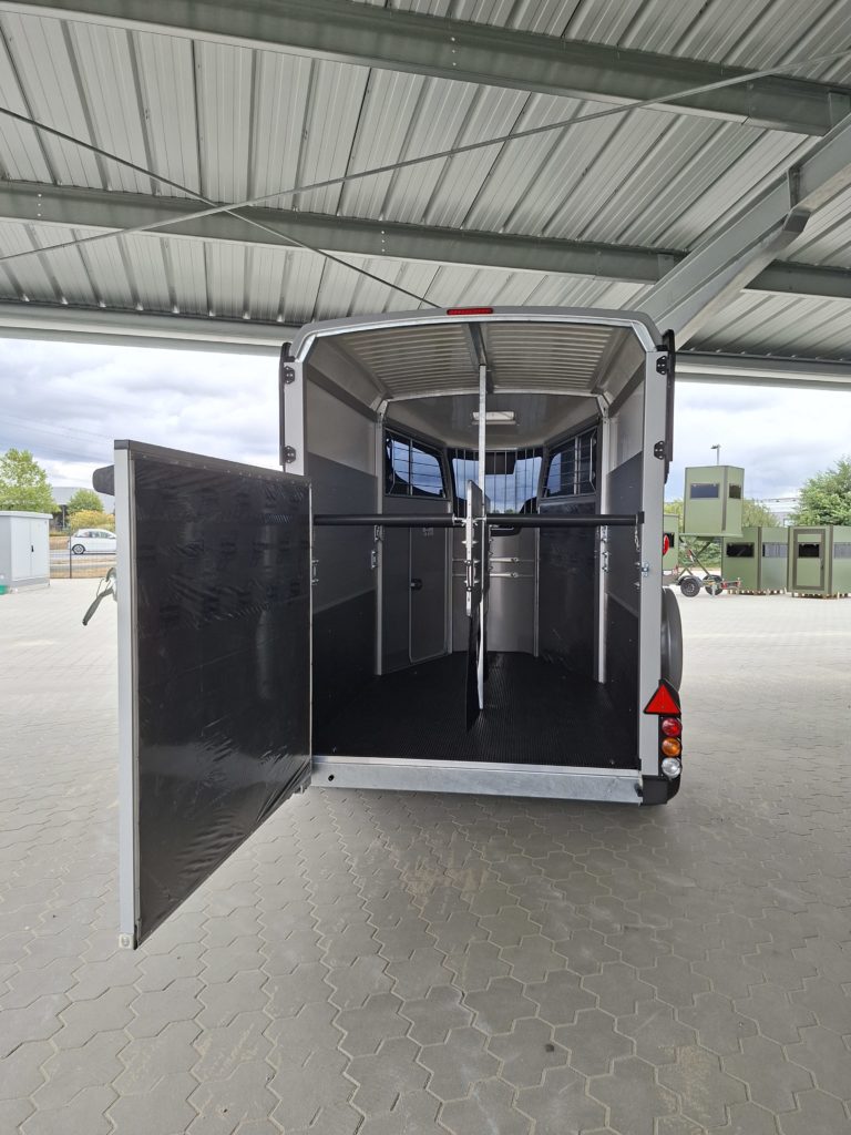 Ifor Williams HBX 511 silber Schwenktür