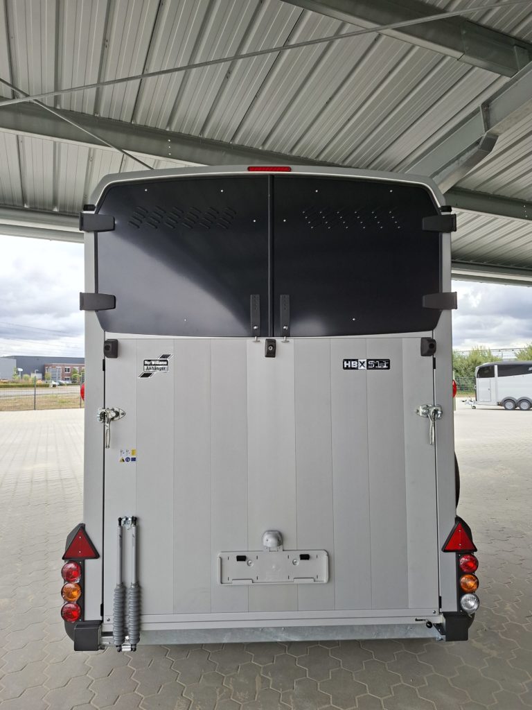Ifor Williams HBX 511 silber hinten