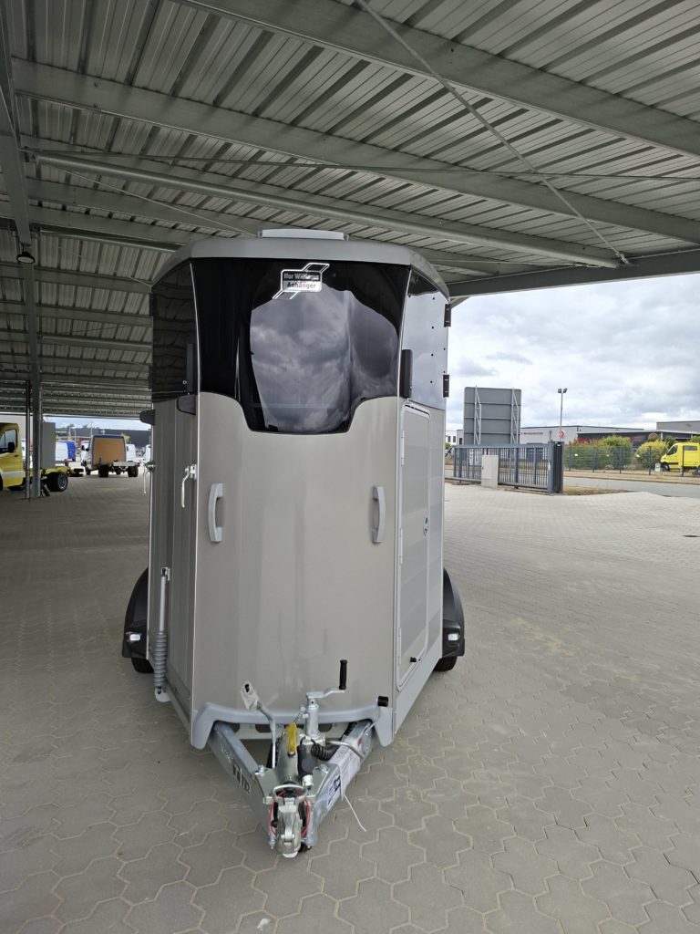 Ifor Williams HBX 511 silber vorne