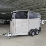 Ifor Williams HBX 511 silber vorne links