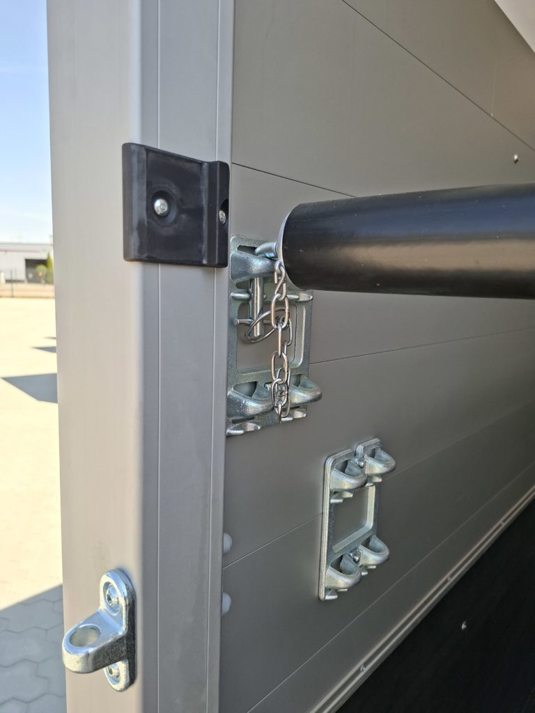 Ifor Williams Pferdeanhänger Befestigung detail